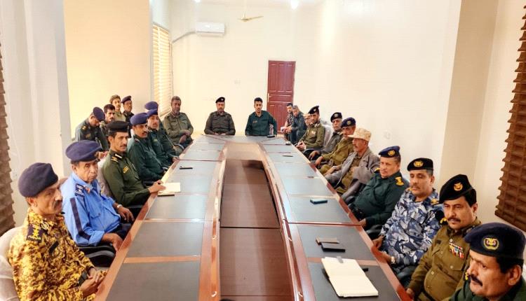 مدير عام شرطة شبوة: يترأس اجتماعاً أمنياً لمناقشة الخطط والتحديات الأمنية