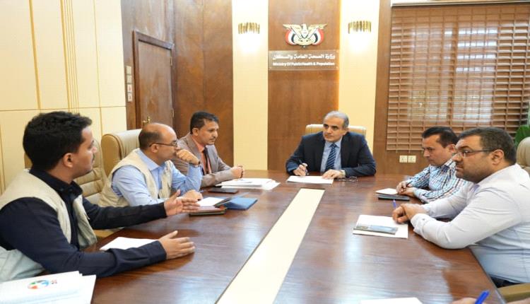 وزير الصحة يناقش تعزيز التنسيق والشراكة مع منظمة ديفرستي لدعم القطاع الصحي