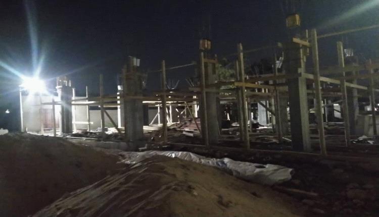 ​مدير عام مديرية تبن يشرف على صب سقف المركز الصحي بقرية البيطرة ويشيد بدعم منظمة كير