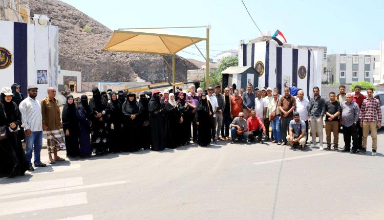 الأمانة العامة تواصل وقفاتها الاحتجاجية وتدعو للمشاركة في الإفطار الجماعي بالمعلا بذكرى تحرير عدن