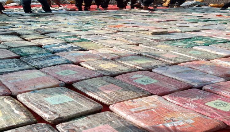 الحملة الأمنية لقوات العمالقة تضبط قارباً يحمل 623 كيلو من المخـ.ـدرات قبالة ساحل رأس العارة