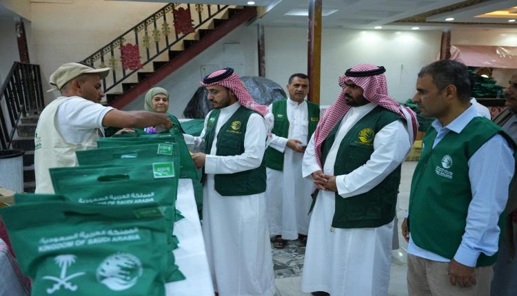 مركز الملك سلمان يدشن مشروع "كسوة فرح" لإدخال البهجة إلى قلوب 3600 طفل من الأيتام والنازحين بمحافظة مأرب