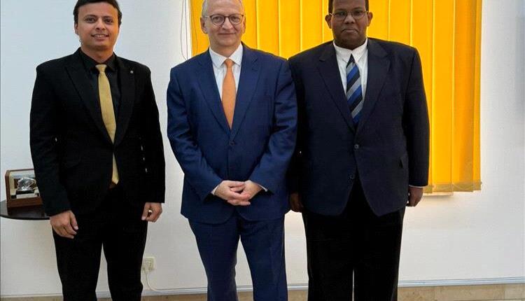 لقاء يمني–ألماني يبحث تعزيز دور الدبلوماسية الموازية لدعم مسارات السلام

