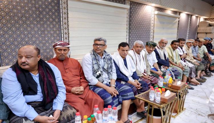 رئيس الوزراء يؤكد أن الاهتمام بمحافظة أبين أولوية حكومية بما يليق بتاريخها وتضحيات أبنائها