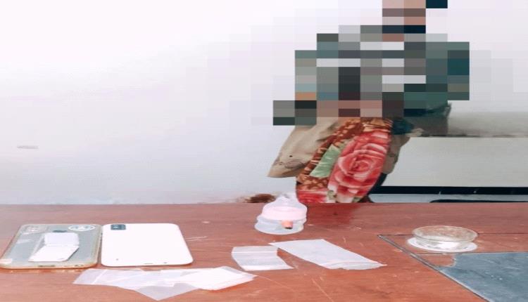 شرطة ميفعة تضبط متهمًا بحوزته مادة الشـ.ـبو المـ.ـخدر .
