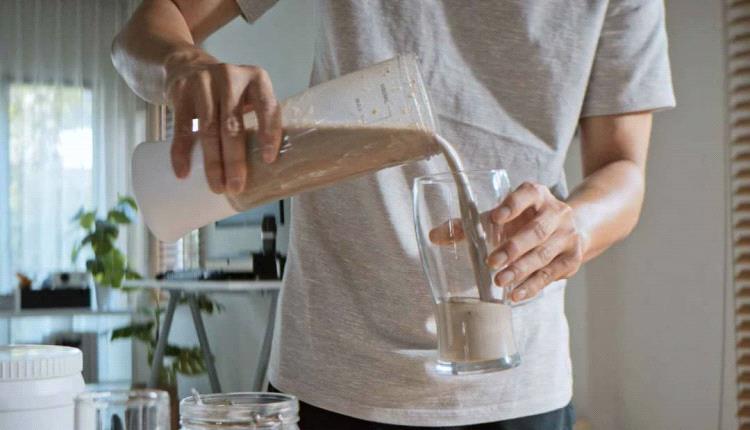 5 مكونات تجنب إضافتها إلى مشروبات البروتين..