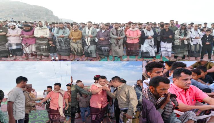 قائد لواء الشرطة العسكرية الجنوبية يؤدي صلاة عيد الفطر في ردفان وسط استقبال جماهيري حافل