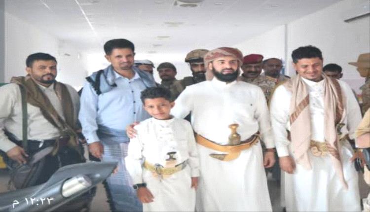 محافظ أبين يتفقد مشاريع التطوير في ساحة الشهداء ويشدد على الجودة والانضباط الزمني