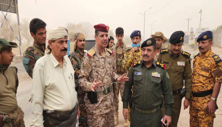 الدغاري والمصعبي والنسي يقومان بزيارة عيدية للمرابطين في النقاط والمواقع الأمنية للحزام الأمني لمدينة عتق