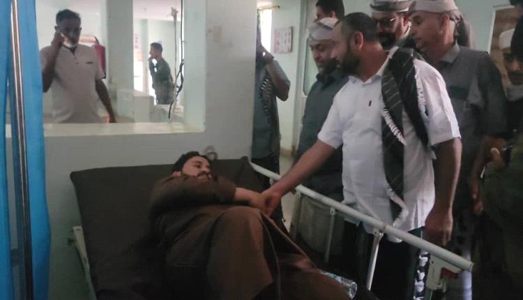 محافظ الضالع يتفقد مستشفى النصر ويشارك المرضى والطواقم الطبية فرحة عيد الفطر