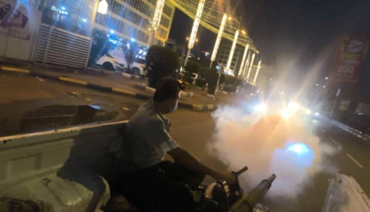 صحة البيئة بالمنصورة تنفذ حملة الرش الضبابي لمكافحة البعوض عقب الأمطار التي شهدتها العاصمة عدن