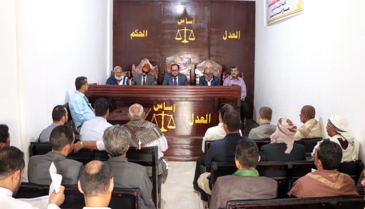 رئيس هيئة التفتيش القضائي يتفقد سير العمل في محاكم ونيابات لحج عقب الإجازة القضائية