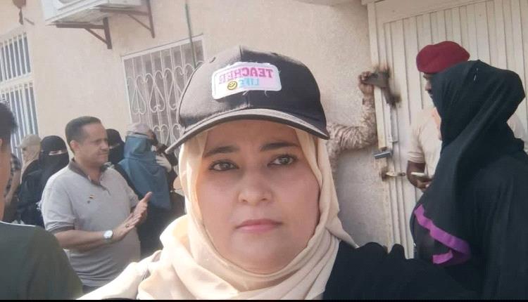 ضياء الهاشمي تكشف كواليس الفيديو الذي ضهرت فيه بجانب احد جنود العمالقة في العاصمة عدن