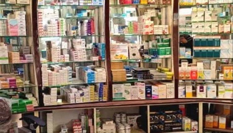 إغلاق صيدلية في المكلا لبيع أدوية منتهية الصلاحية