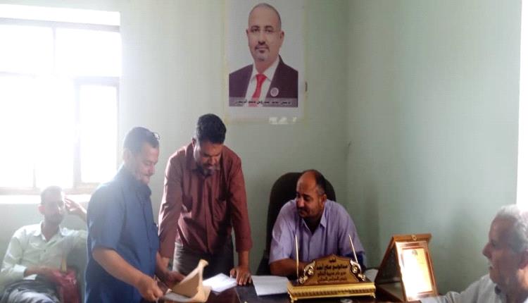 المكتب التنفيذي بمديرية الضالع يدشن دوام العمل بفتح مظاريف المناقصة رقم 1/ 2026