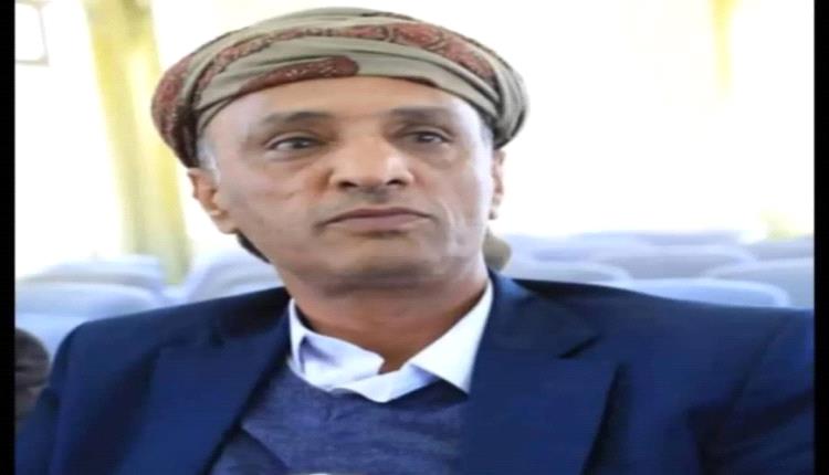 مليـ.ـشيا الحو.ثي تفصل موظفًا من عمله بسبب "إعجاب" على فيسبوك