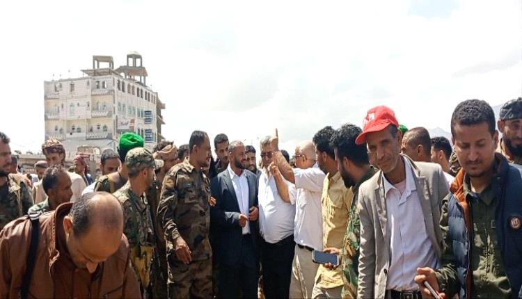 محافظ الضالع يشرف على تنفيذ حملة النظافة في شارع وسوق سناح