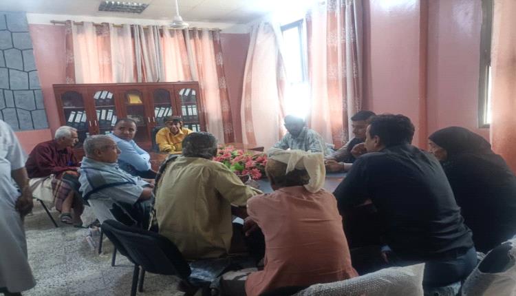 أبين : السلطة المحلية بزنجبار تناقش شكاوى المواطنين مع منظمة كير ..