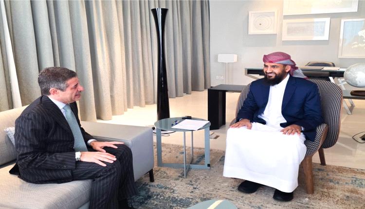 المحرّمي يبحث مع السفير الأمريكي مستجدات الأوضاع وجهود مكافحة الإرهـ,ـاب وتعزيز الاستقرار