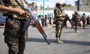 أموال الزكاة والأوقاف تؤجج الصراع بين القادة الحو.ثيين