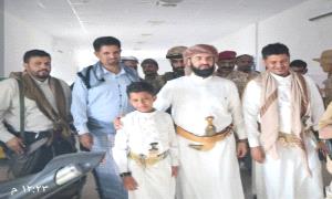 محافظ أبين يتفقد مشاريع التطوير في ساحة الشهداء ويشدد على الجودة والانضباط الزمني