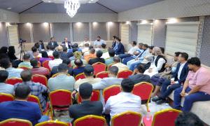 رئيس الوزراء يؤكد ان العلاقة بين الحكومة والاعلام شراكة أصيلة في معركة الوعي وبناء الدولة