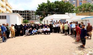 تأكيدا على مبدأ الثبات وللأسبوع الثاني.. كادر الأمانة العامة يواصل وقفته وحضوره أمام مقر عملهم