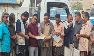 السلطة المحلية بمديرية ردفان تتسلم قلاب نظافة بدعم من منظمة البحث عن أرضية مشتركة