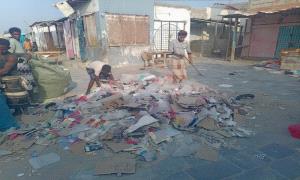 تدشين حملة نظافة لإزالة المخلفات أمام المحال التجارية بسوق النساء في أحور