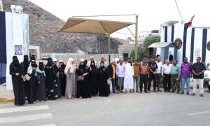 لليوم الحادي عشر على التوالي.. الأمانة العامة تواصل وقفتها الاحتجاجية أمام مقر عملها بالعاصمة عدن