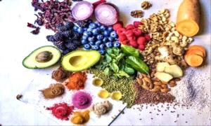 انخفاض السكر المفاجئ؟ إليك 6 أطعمة ترفعه بسرعة وتجنب المضاعفات