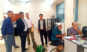 وكلاء المحافظة يطّلعون على مستوى الانضباط الوظيفي في المديريات وسير عمل الخدمات الأساسية وإجراءات مواجهة التقلبات المناخية