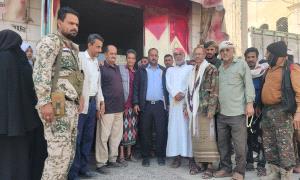 مدير عام مديرية قعطبة يدشن صرف الحوالات النقدية للأسر الفقيرة و النازحة المقدمة من برنامج الأغذية العالمي