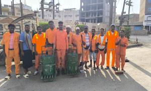 2000 طن من المخلفات تُرفع خلال ليلة العيد في عدن بجهود عمال النظافة