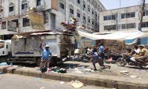 أزمة نظافة في تعز.. النفايات تتكدس والإضراب يتصاعد