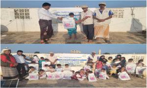 "تراحم" توزع ملابس العيد لــ(51) طفل وطفلة بزنجبار أبين