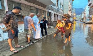 مبجر وبن جرادي يطّلعان على مواقع تصريف مياه الامطار وازالة الاضرار عقب الامطار التي شهدتها المديرية