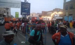 النفايات تتراكم في شوارع تعز وسط تصاعد إضراب عمال النظافة