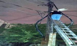 كهرباء عدن تحذر من تركيب لمبات إنارة الشوارع على أعمدة الكهرباء