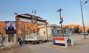 قرية اللسك بتريم تتزين بأعلام الجنوب وصور الرئيس الزُبيدي