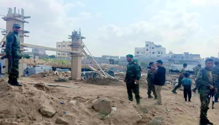 أشغال البريقة يوقف عدد من الأبنية العشوائية ويحذر المخالفين
