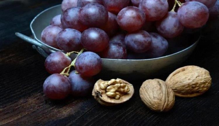 فواكه ومكسرات تحمي الكبد.. تعرف عليها