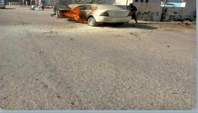 عاجل: احتراق سيارة بالكامل إثر حريق مفاجئ في شبوة "صورة"