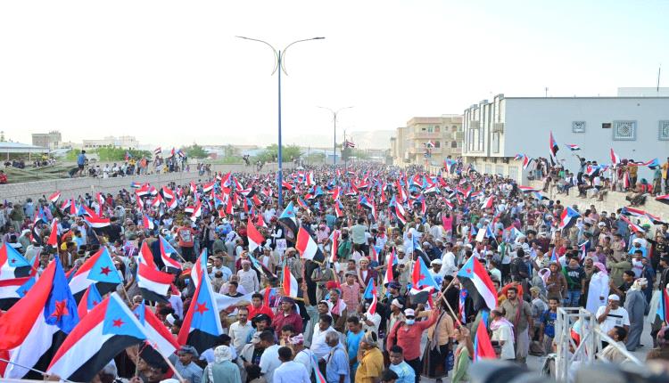 مليونية سيئون تجدد التفويض للرئيس الزُبيدي وتؤكد تمسك أبناء حضرموت بالمشروع الوطني الجنوبي