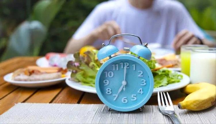 تعرف على تأثير تناول الطعام المتأخر ليلاً على صحتك