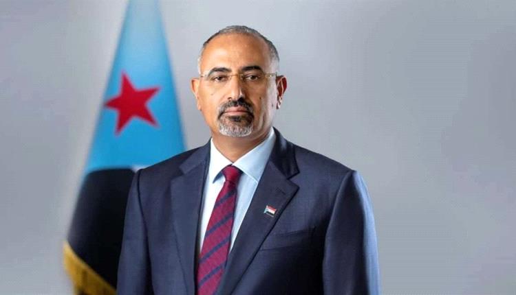 الرئيس الزُبيدي يُعزَّي العميد أكرم الحنشي بوفاة نجله محمد