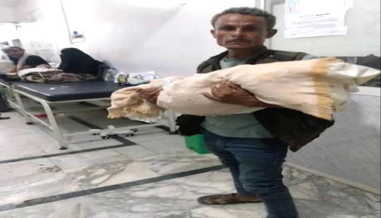 وفاة طفلة أمام مستشفى بتعز تثير غضبًا واسعًا وتحقيقات عاجلة لكشف الملابسات