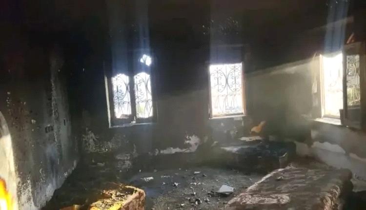 مليشـ.ـيا الحـ.ـوثي تحرق منزل شيخ قبلي في صنعاء