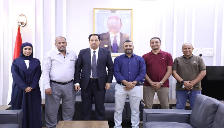 عدن تستعد لعرس رياضي وسياحي كبير.. وزير الشباب والرياضة يلتقي اللجنة التحضيرية لبطولة مصارعة الذراعين ويطلع على آخر التجهيزات
