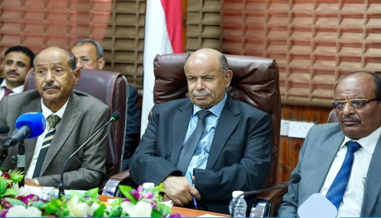 الخنبشي يُشعل الغضب، وعدن تغرق في الظلام